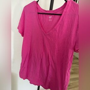 GAP Women's pink v neck tee